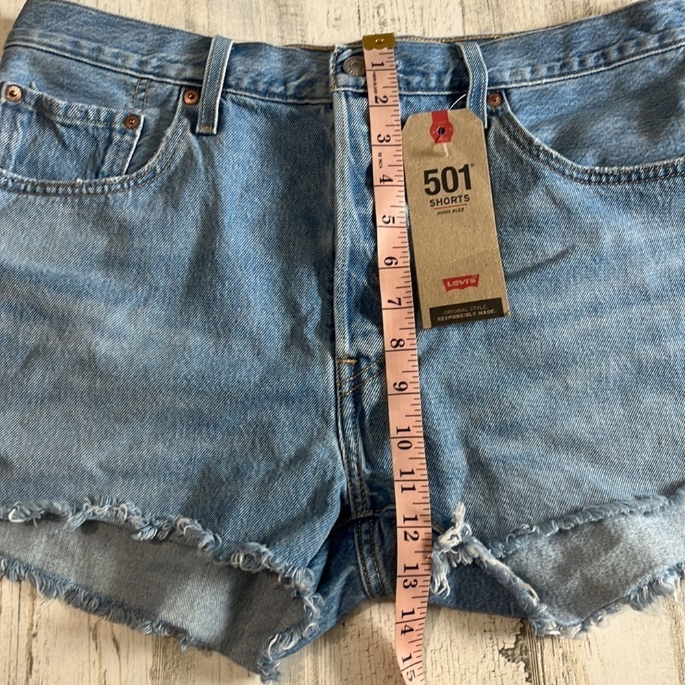 Levi’s 501 hi- rise shorts size 33. NWT - Picture 8 of 10